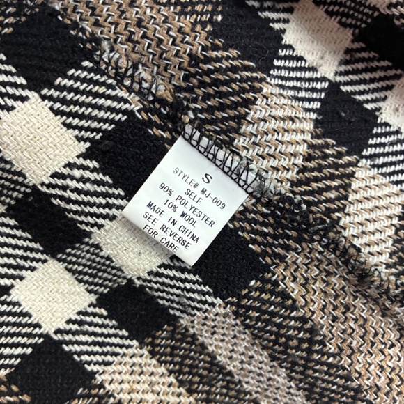 Uno Core Plaid Wrap Vest with Belt - Picture 8 of 10